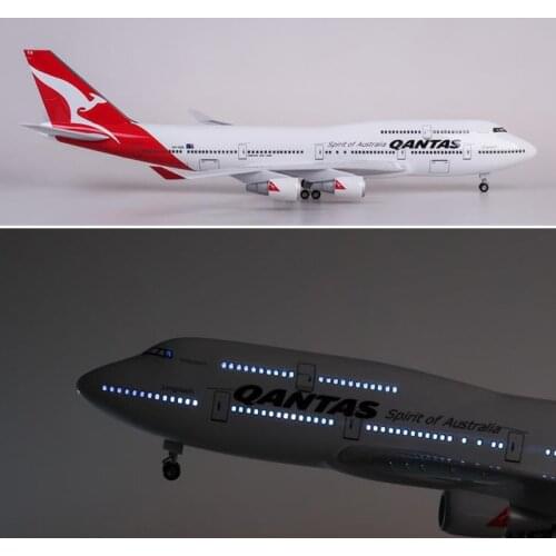 47cm Airplane Model 1/150 Scale QANTAS Airlines B747 Aircraft Model Dreamliner Plane With Light Wheels Resin Airbus Collection