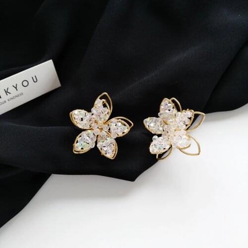 Fashionable joker personality three-dimensional woven earrings stud earrings Korea earrings creative fashion and fresh flowers