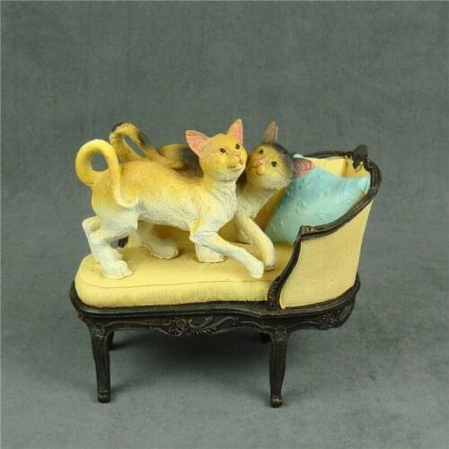Retro Cat Couple Miniature Handmade Resin Kitty Lovers Figurine Decor Gift and Craft Ornament for Wedding and Valentines Day