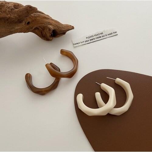 Origin Summer Minimalist Irregular Geometric Earrings for Women Female Brown Beige Resin Arcylic C Shape Hoop Earrings Brincos