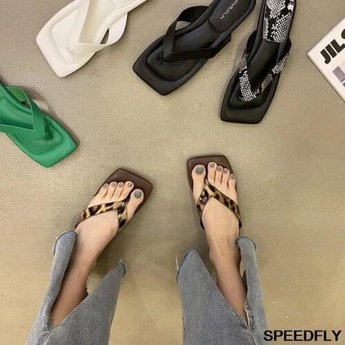 Flip-flops flat sapatos femininos 2021 novo verão leopardo impressão outer wear praia flip sandálias e chinelos