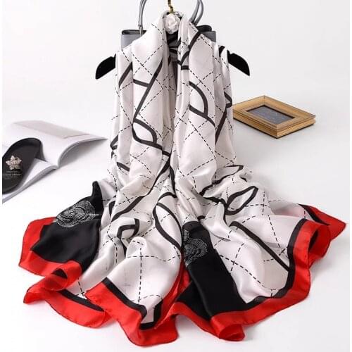 2021 Fashion Spring and Summer New Style Luxury Brand Popular Headcloth Ladies Print Bandana Shawl Women Beach Silk Scarf