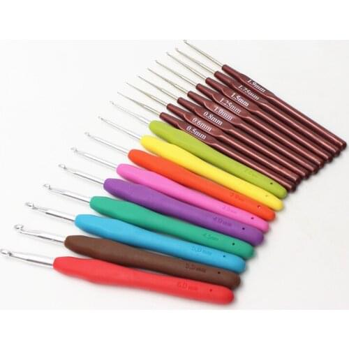 Weaving tools crochet tools alumina soft silicone handle Candy-colored yarn crochet sets wear non-slip