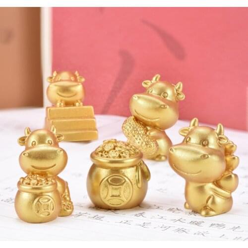 Mini Cartoon Cow Cattle Design Figurines Miniatures Car Home Table Garden Succulent Resin Craft Decoration Ornament