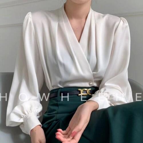 2021 Autumn New White Shirt Korean Fashion Design Blouse Female Solid Casual Loose Shirt Temperament V-neck French Tops 16882