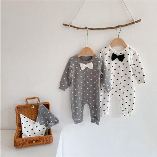 Baby one-piece baby childrens clothing Korean version of the bowknot long-sleeved baby romper send hat baby one-piece