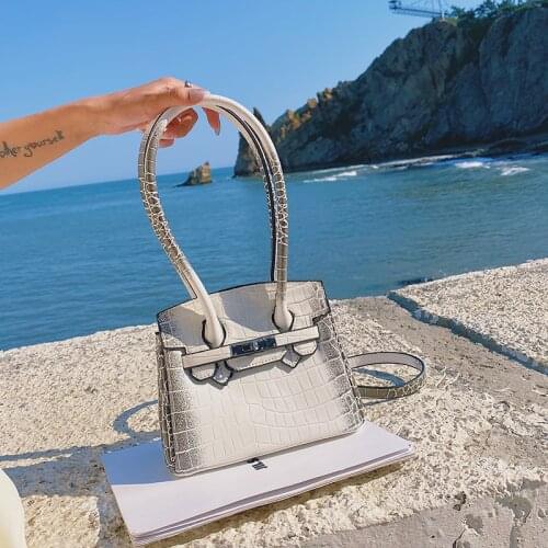 Womens Summer 2021 New Fashion Portable Armpit Texture Messenger Bag Purses and Handbags Luxury Designer Luxury Brand Handbags