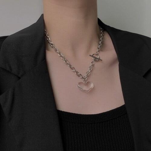 VSnow Street Style Love Heart Arcylic Chunky Chain Pendant Necklace for Women Asymmetric Toggle Clasp Metal Necklace Jewellery
