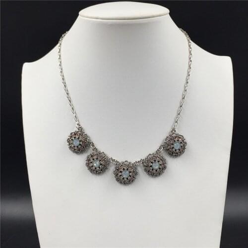 2020 New Trend Bohemia Rhodium Color Plating Light Peach Mint Round Floral Five Pendant Statement Necklace For Women Party Deco