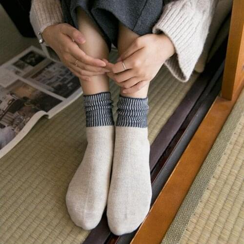 1 Pair Hot Sale 5 colors Autumn Winter Women Cotton Fashion Socks Mid-Calf Length Striped Decoration Socks for Women