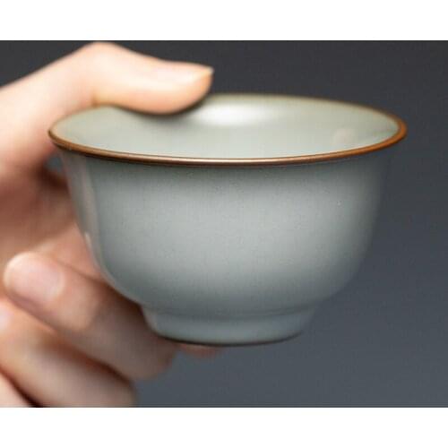 Restoring museum flagship store guan kilns master cup single cup handmade ceramic cups sample tea cup open piece of iron