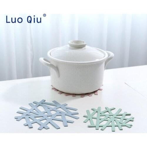 Creative Hollow Out Eat Mat Heat Insulation Placemat Christmas Anti-Skid Tableware Bowl Cups Pad Kitchen Table Accessories