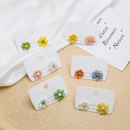 Womens Earrings Daisy Flower Ear Stud Pendant Colorful Vintage Metal Retro Earring 2021 Trendy Fashion Female Jewelry