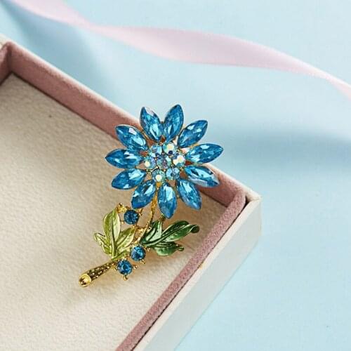 Fashion Diamond Flower Shape Brooch Creative Brooch Pins For Women Girls Luxury Party Metal Pins Fashion Jewelry High Quality