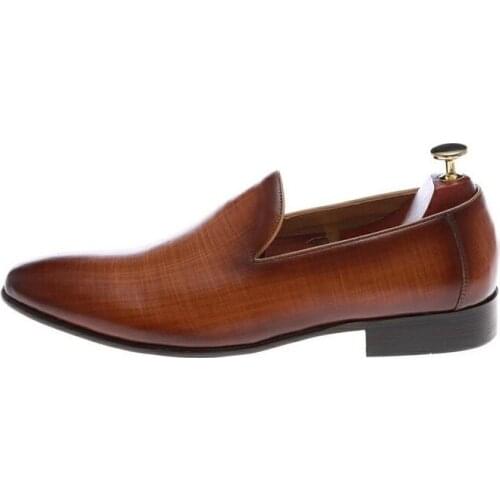Spraying Mens Leather Shoes