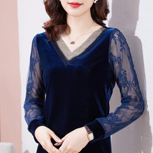Womens Gold Velvet Bottoming Shirt New 2021 Autumn Long Sleeve V-Neck Hollow Out Lace Tops Plus Size Loose Pleuche Blusas