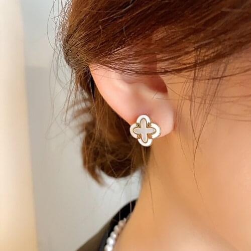 White Four Leaf Flower Earrings No Hole Ear Clips Geometry Clip On Earring Without Piercing Minimalist Earrings CE1058