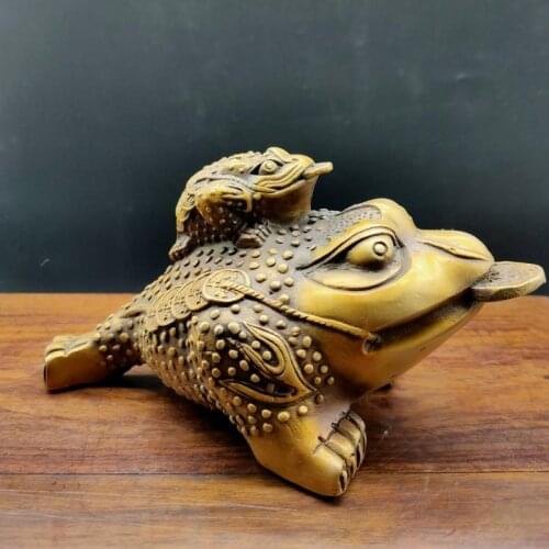 Qianlong dynasty Make old copper brass Three legged Toad on Toad statue Spit money good luck wealth Feng Shui Tabletop ornaments
