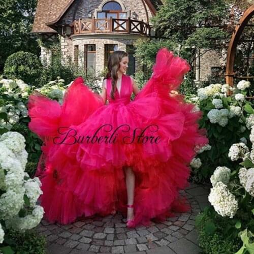 2021 Very Puffy Rose Red Tulle Prom Dress Top Quality V-neck High Low Mesh Formal Party Gowns Pretty Bridal Dresses Vestidos