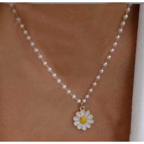 Fashion Bead Pearl Choker Necklace For Women Elegant Simple Pearl Chrysanthemum Pendant Necklace Wedding Jewelry 2021