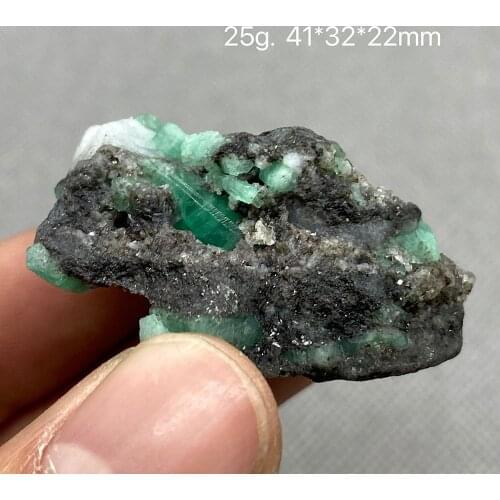 100% Natural green emerald mineral gem-grade crystal specimens stones and crystals quartz crystals