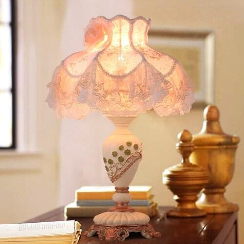 Creative Korean Girl Princess Pink Warm Pastoral Style Home Lace European Resin Table Lamp Bedroom Bedside Table Lamps