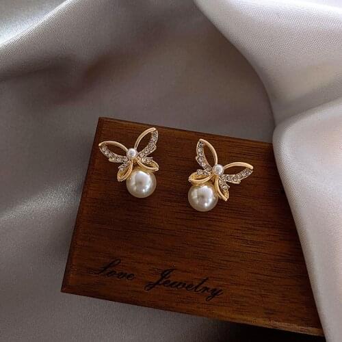 Cute Female Crystal Butterfly Small Earrings Charm Round Pearl Stud Earrings For Women Vintage Bride Gold Color Wedding Earrings