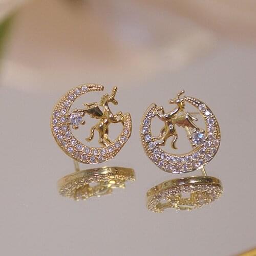 Korean New Design Fashion Jewelry Exquisite Pearl Zircon Women Earrings Delicate Moon Horse Cute Animal Stud Earrings Wholesale