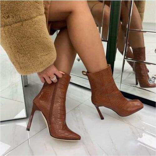 New Autumn Sexy Womens Fashion Martin Boots Laminated Flower Leather Boots Pointed Toe Stiletto Low-tube Fashion Short Boots