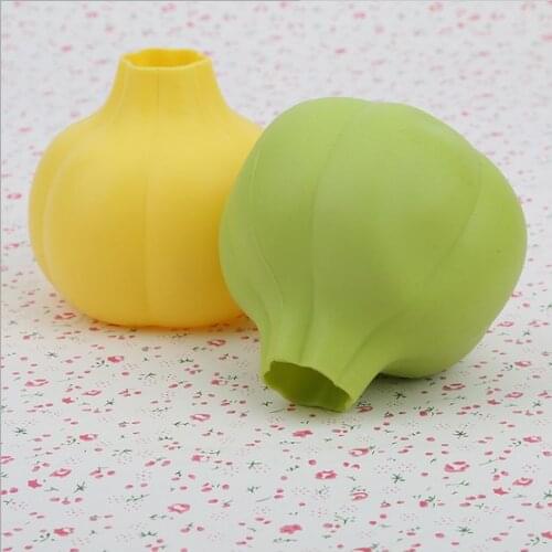 1PC Silicone Garlic Shaped Garlic Peeler Practical Kitchen Gadgets Garlic Zester Peeling Tool Color Random LB 336