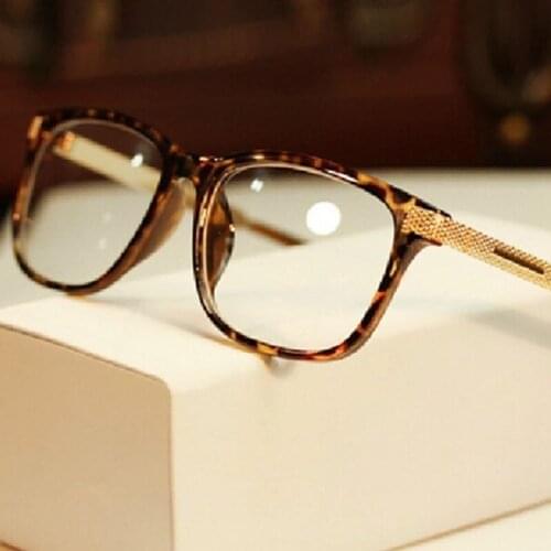 2021 Fashion Women Retro Vintage Eyeglasses Frame Metal Men Square Clear Glasses Frame Computer Optical Clear Eyewear Oculos