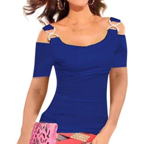 A Strapless Metallic Top With Short Sleeves For Fashionable Ladies