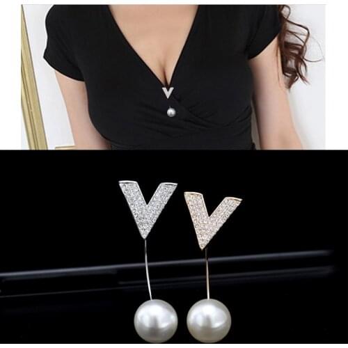Korean Fashion Pearl Bending Needle Small Letter V Brooch Womens Lapel Pin Cardigan V-neck Safety Pins Collar Accessories