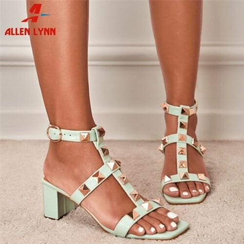 Brand New Fashion womens Sandals Summer Vacation Daily Beach Ankle Strap Rivet Female Sandals 2021 Classic Ladies Shoes