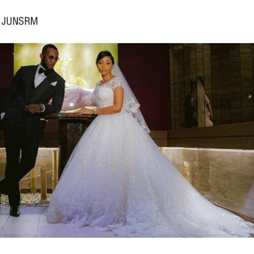 Vintage Lace Appliques Ball Gown Wedding Dresses 2019 Short Sleeves Cheap Lace-up Wedding Gowns Bride Dresses