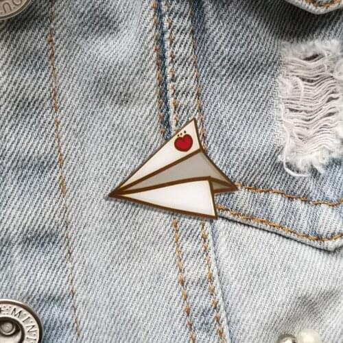 Paper plane Acrylic Pins Custom Love Brooches Lapel Pin Shirt Bag Aircraft Badge Mini Jewelry Gift For Kids Friends