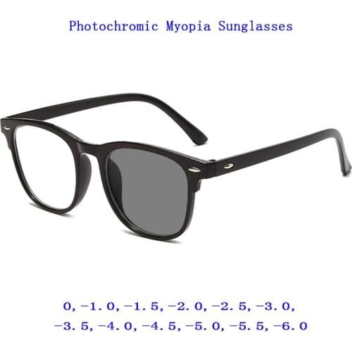 Photochromic Myopia Glasses for Women Men Outdoor Driving Nearsighted Sunglasses Rivets Retro Frame Sun Automatic Discoloration