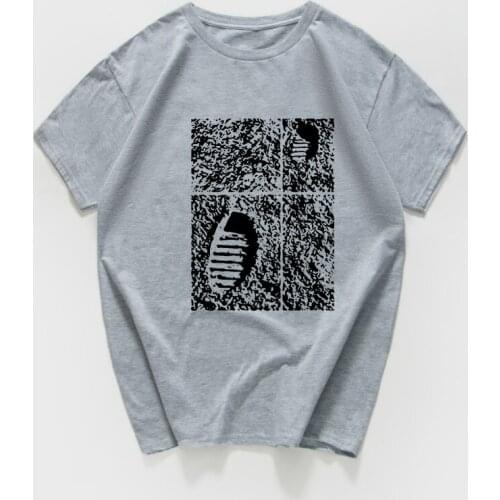 Memory humman Landing on the moongraphic footprint t shirt men loose hip hop streetwear casual summer top men clothing harajuku