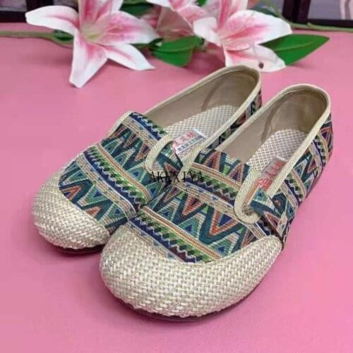2021 New Cloth Shoes Womens Summer Fashion Womens Shoes Ethnic Style Ultra-light Ladies Soft-soled Non-slip Lazy Shoes