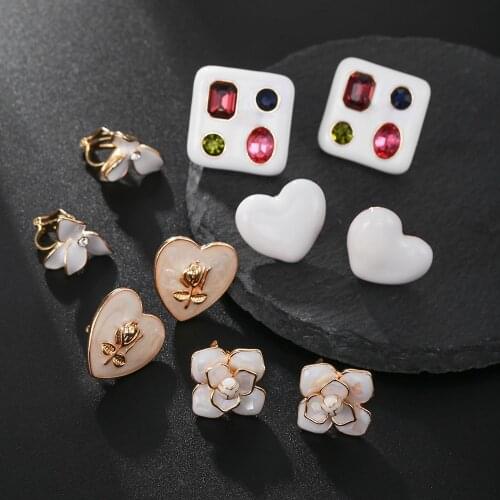 2021 New Unusual Korean Statement Clip on Earrings White Flower Heart Non Pierced for Woman Minimalist Glaze Aesthetic Earrings