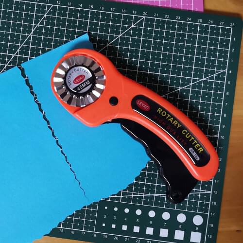 Ergonomic Handle 45mm Quilters Rotary Cutter Wavy Edge Leather Cutting Tool Circular Blade DIY Patchwork Sewing Quilt Fit Olfa