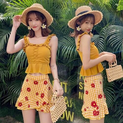 Split Swimsuit Girl Sweet Conservative Flat-angle Skirt Two-piece Set Shows Thin Cover Meat Little Daisy Girl Girl Swimwear