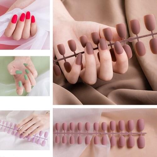 24 Pcs Matte Nail Fashionable Graffiti Pattern Portable Fake Nails Press on Short Oval Head Lady Full Cover Finished Fingern