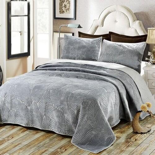 Soft Velvet Bedspread Quilt 3PCS Sets Coverlet Plush Embroidered Bed Covers 2 Pillowcase King Queen Size Blanket on Bed