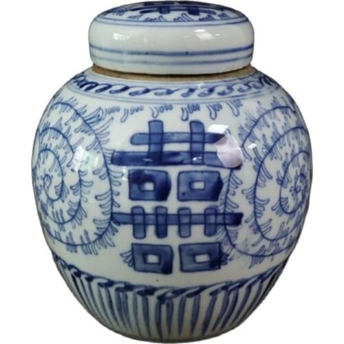 Jingdezhen porcelain collection of blue and white double happiness lotus pattern jar