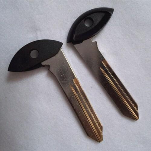 DAKATU uncut blank insert emergency key blade for Chrysler 300 C Grand Voyager for Dodge Grand Caravan Ram Journey for Jeep