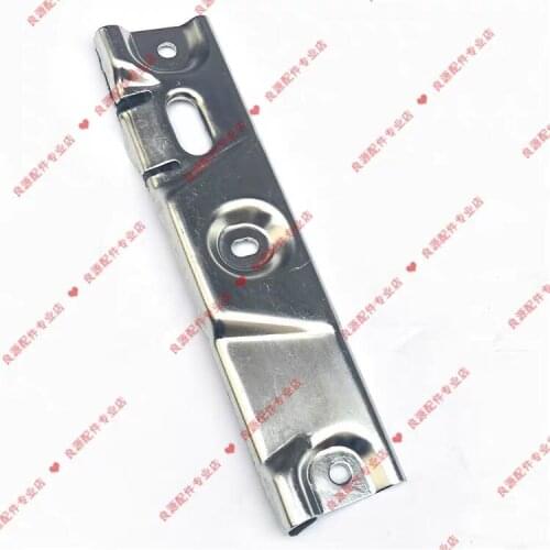 For SAIC Chase V80 tail door lock Chase V80 tail door bottom lock buckle Chase tail door lock bottom bottom guard plate