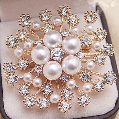 Women Imitation Pearl Snowflake Brooch Dress Pin Lady Wedding Brooch Pin Winter Corsage Accessorise Jewelry Gift