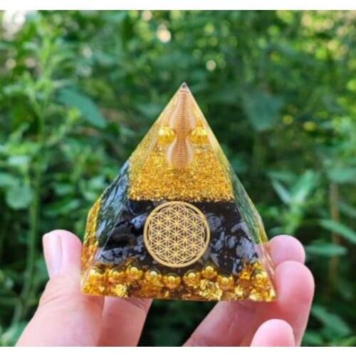 Healing Crystal Gold Wire Orgone Pyramid Stone Figurine Energy Generator for Reiki Balancing Converter Emotional Relationships