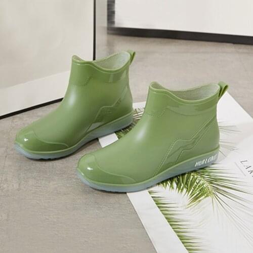 Fashion Women Rain Boots Mature Ladies Ankle Boots Waterproof Ladies Shoes Transparent Candy Color Soles Outdoor Girl Shoes